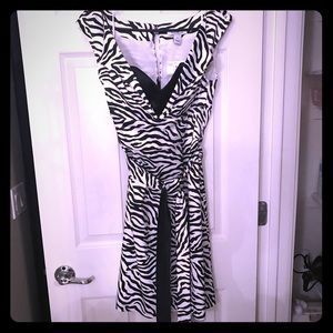 White House Black Market dress Size 8 black/white